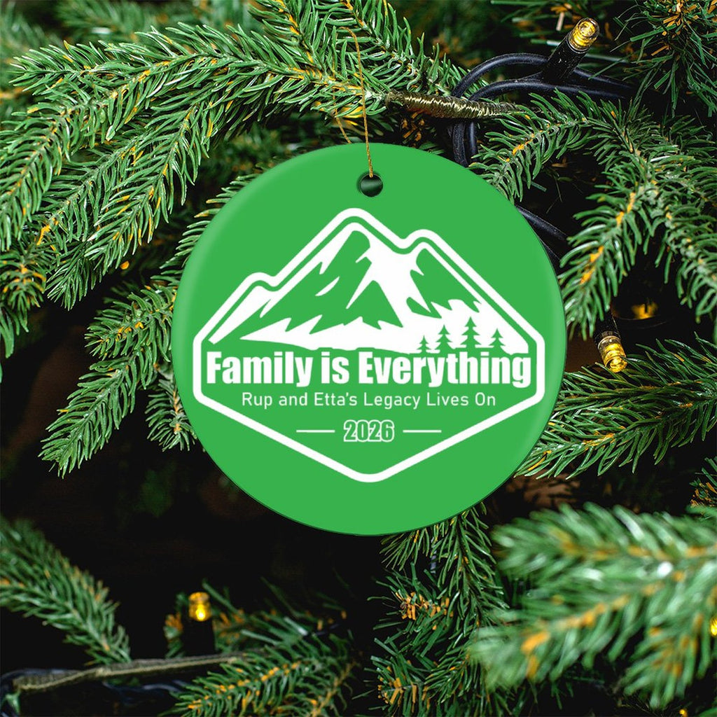 Reunion Round Christmas Ceramic Ornament (Glossy Surface)