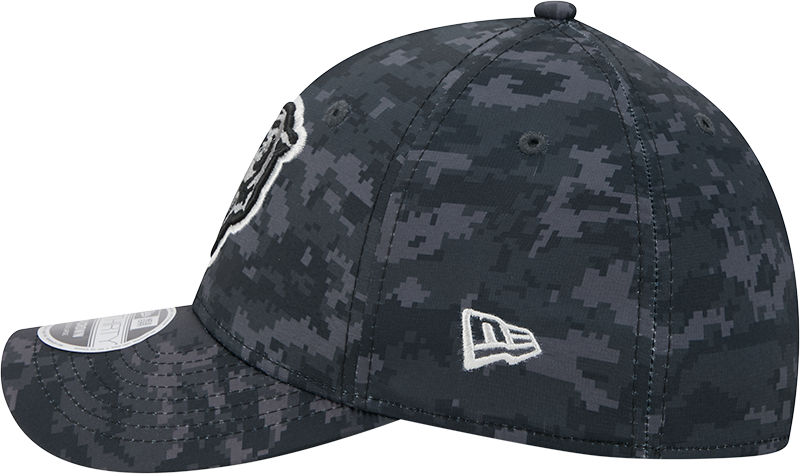 Buffalo Bills New Era 2026 NFL Salute To Service 39THIRTY M-Crown Stretch Hat - Black