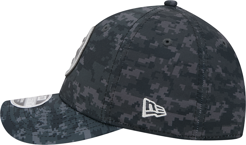 Pittsburgh Steelers New Era 2026 NFL Salute To Service 39THIRTY M-Crown Stretch Hat - Black